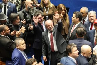 13 ministros de Lula estiveram na promulgação da 5 X 2; saiba quais