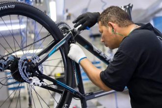 A indústria de Manaus na disputa pelo próximo pneu da sua moto