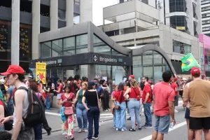 A revolução de barriga cheia