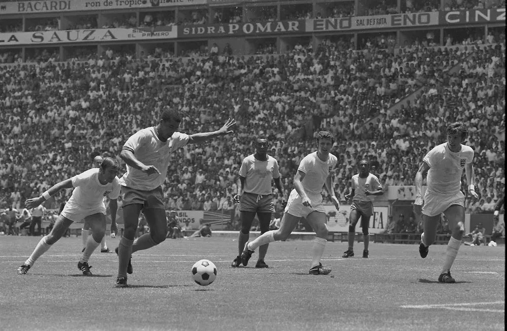 A TV Record deveria disponibilizar ao público a íntegra da final da Copa de 1970 com as narrações originais