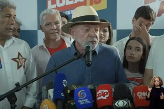 “A vida dele é podre”, diz Lula sobre Flávio não abrir sigilo