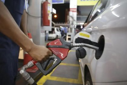 Abasteça o carro antes de 26 de outubro