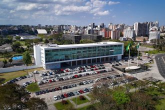 Abre e fecha: confira o funcionamento dos serviços estaduais no feriado de 12 de outubro, no Paraná