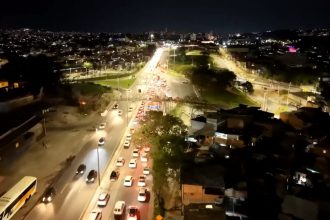 Acidente com carro capotado causa lentidão no Anel Rodoviário de BH na volta do feriadão