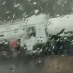 Acidente entre caminhões provoca congestionamento na BR-324, em Feira de Santana