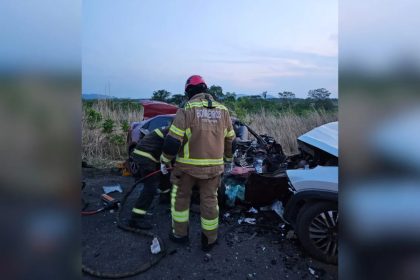 Acidente entre caminhonete, carro e moto deixa quatro mortos no Tocantins