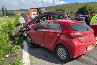 Acidente entre dois carros deixa 5 feridos na BR-040, em Juiz de Fora