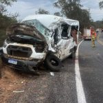 Acidente entre van e carreta deixa duas pessoas mortas na MGC-367, em Diamantina