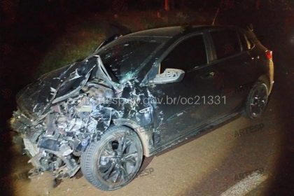 Acidente envolvendo dois carros deixa um morto e quatro feridos em Pitangueiras, SP