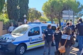 Adolescente é detido na França por disparar espingarda em sua escola