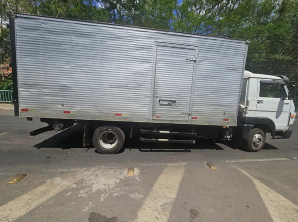 Adolescente que andava de bicicleta fica gravemente ferido após colisão com caminhão em Montes Claros
