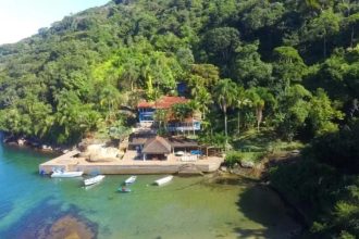 Advogado Willer Tomaz tem outras cinco casas em ilhas de Angra além da disputada com Richarlison