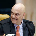 Advogados recorrem da decisão de Fachin que arquivou pedido de afastamento de Moraes do cargo