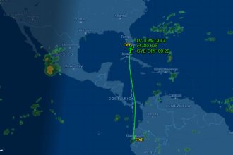 Aeronave em que estaria Flávio e família pousa em Miami, nos EUA