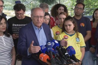 Alckmin vota em SP e critica ataques contra apoiadores de Lula