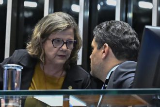 Alcolumbre abre caminho para votar fim da escala 6×1 em 2 turnos nesta quarta-feira