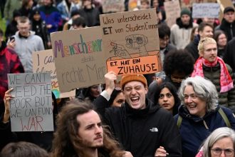 Alemanha mobiliza polícia antes de protestos de jovens em mais de 30 Cidades