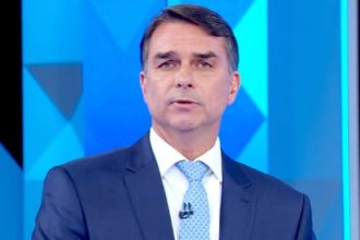 Aliados recebem informação de que Flávio Bolsonaro fugiu do Brasil