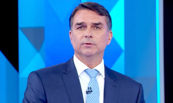 Aliados recebem informação de que Flávio Bolsonaro fugiu do Brasil