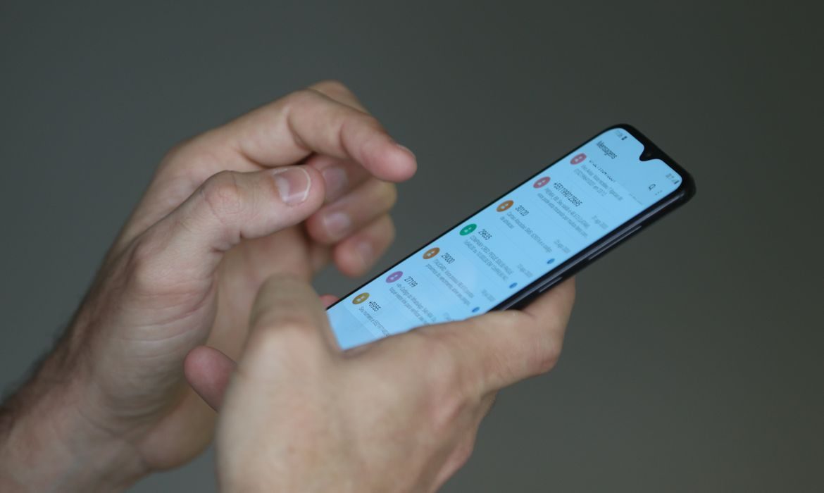 Anatel exigirá reconhecimento facial para ativar ou manter linhas de celular