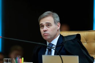 André Mendonça manda CUT apagar posts que ligavam Flávio a milícias e fim do Pix