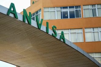 Anvisa proíbe venda de produtos de limpeza de duas marcas