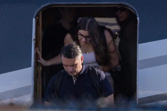 Ao se radicalizar, Flávio Bolsonaro se isola e perde apoio até de aliados