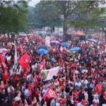 Apoiadores de Lula se reúnem em manifestação com a presença de Boulos na Praça Universitária, em Goiânia