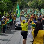 Apoiadores fazem ato em apoio a Flávio Bolsonaro em BH