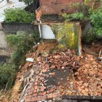 Após chuva, imóvel abandonado desaba e destroços atingem terreno de casa em Juiz de Fora