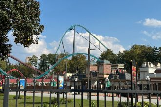 Após morte de visitante, parque Six Flags anuncia instalação de cintos de segurança em montanhas-russas
