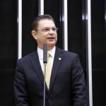 Após recuo de Flávio, líder do PL diz que defende fim da 6×1 pelo trabalhador