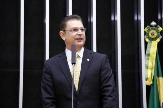 Após recuo de Flávio, líder do PL diz que defende fim da 6×1 pelo trabalhador
