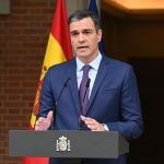 Após ser chamado de ‘ditador’, Pedro Sánchez ataca Milei e cita acolhimento a argentinos