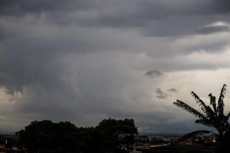 Após temporal, deslizamento de terra mata uma pessoa em São Paulo