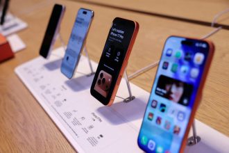 Apple encerra pregão avaliada em US$ 5 trilhões pela primeira vez