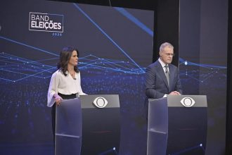 Apresentadora grita após plateia atrapalhar considerações de Lula em debate
