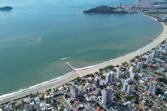 Areia sob fiscalização: SC lidera em praias alargadas, mas tem desafio de aliar investimentos milionários e preservação