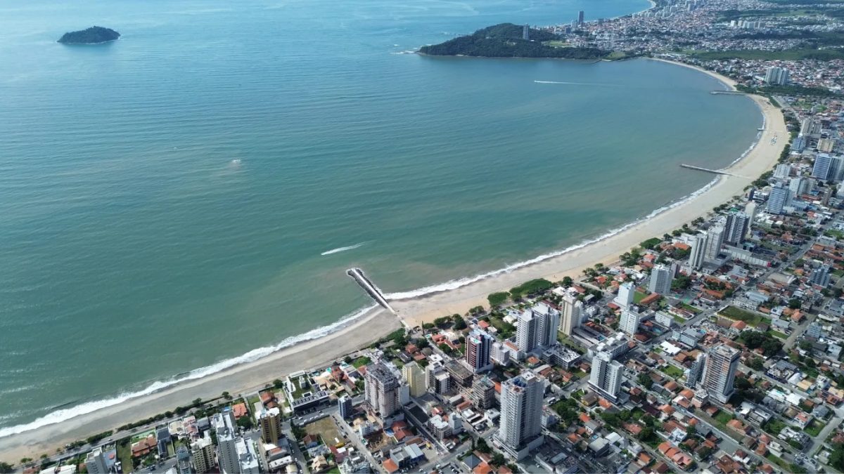 Areia sob fiscalização: SC lidera em praias alargadas, mas tem desafio de aliar investimentos milionários e preservação