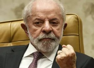 Associar adversários ao nazismo é estratégia antiga do PT, afirma analista político