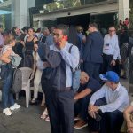 Assustados, moradores passam noite nas ruas após terremotos no Panamá
