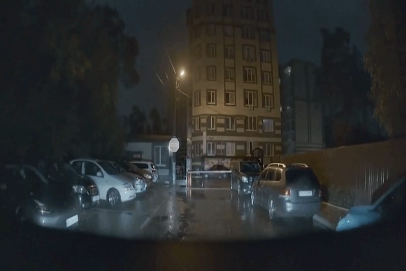 Ataque russo atinge prédio residencial na Ucrânia; VÍDEO mostra janelas explodindo