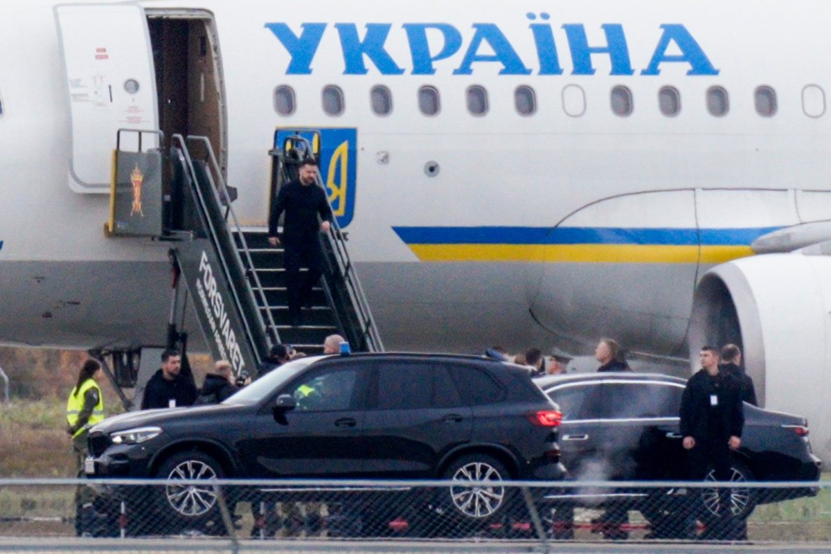 Ataques russos deixam mortos na Ucrânia enquanto Zelensky busca apoio externo