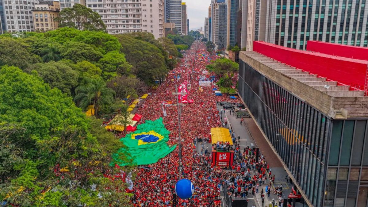 Ato de Lula em São Paulo ocupou 7 quarteirões da av. Paulista