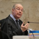 “Autoproclamação” de Flávio degrada a democracia, diz Celso de Mello