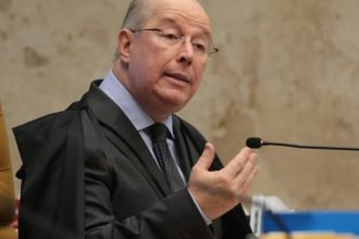 “Autoproclamação” de Flávio degrada a democracia, diz Celso de Mello