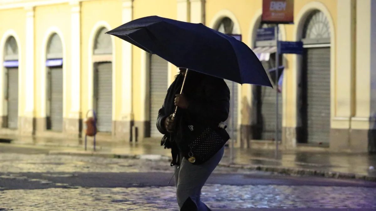 Aviso da Defesa Civil do Rio Grande do Sul prevê virada no tempo e tempestades com granizo e ventos de até 80 km/h