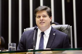 Baleia liga pessoalmente para cúpula do MDB para mobilizar evento de apoio a Flávio