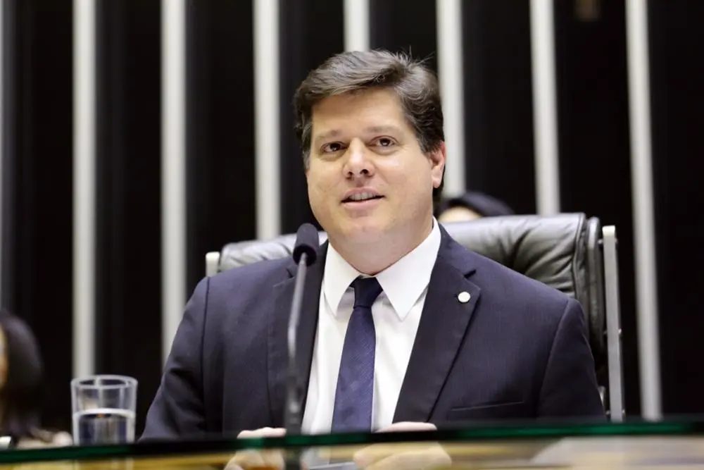 Baleia liga pessoalmente para cúpula do MDB para mobilizar evento de apoio a Flávio