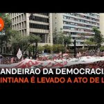 Bandeirão da Democracia Corintiana é levado a ato de Lula na Paulista